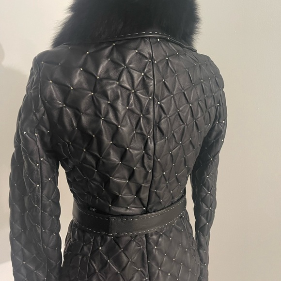 CACHE QUILTED SOFT LEATHER FOX FUR DETACHABLE COLLAR, SILVER DETAILING ON JACKET - Picture 11 of 16